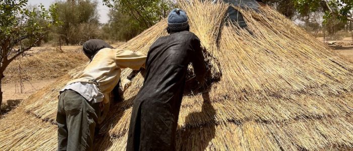 Photo by E. Diop a few men working outside